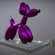 Which US artist is famed for his giant balloon sculptures?